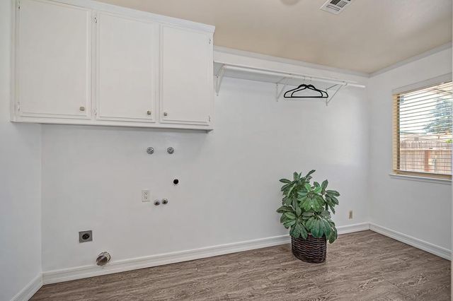 9700 Mira Del Rio Dr, Sacramento, CA 95827