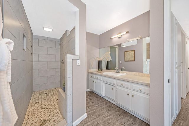 9700 Mira Del Rio Dr, Sacramento, CA 95827