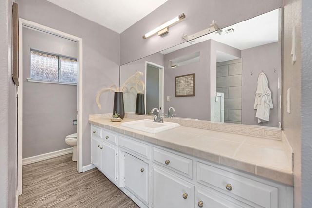 9700 Mira Del Rio Dr, Sacramento, CA 95827