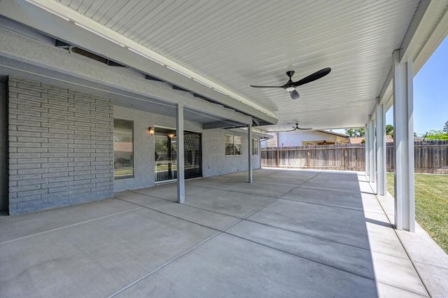 9700 Mira Del Rio Dr, Sacramento, CA 95827