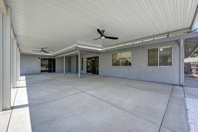 9700 Mira Del Rio Dr, Sacramento, CA 95827