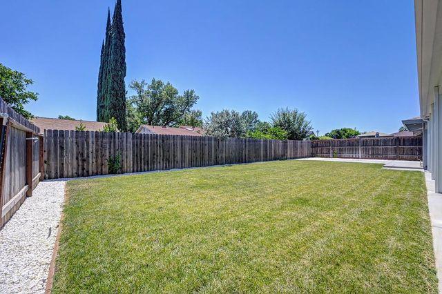 9700 Mira Del Rio Dr, Sacramento, CA 95827