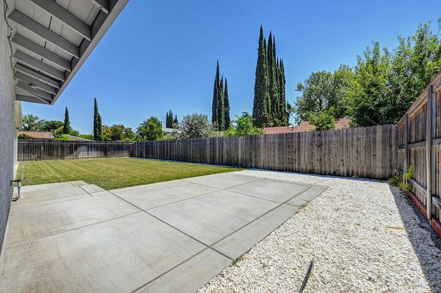 9700 Mira Del Rio Dr, Sacramento, CA 95827