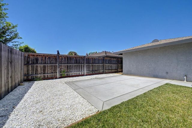 9700 Mira Del Rio Dr, Sacramento, CA 95827