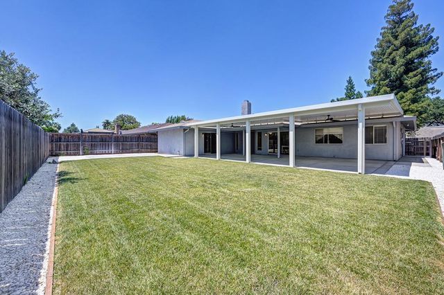 9700 Mira Del Rio Dr, Sacramento, CA 95827