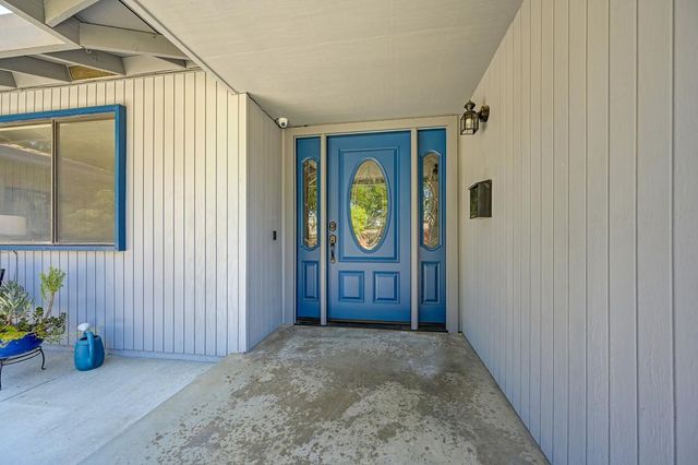 9700 Mira Del Rio Dr, Sacramento, CA 95827