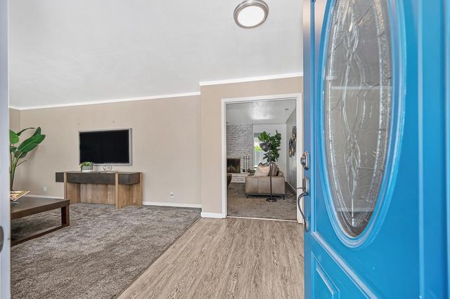 9700 Mira Del Rio Dr, Sacramento, CA 95827
