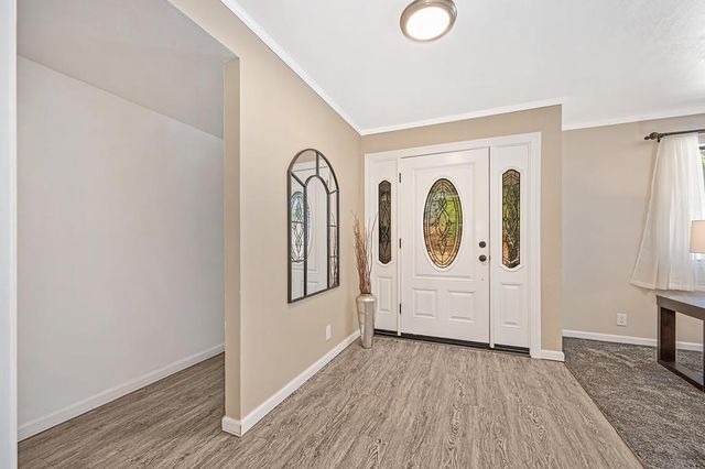 9700 Mira Del Rio Dr, Sacramento, CA 95827