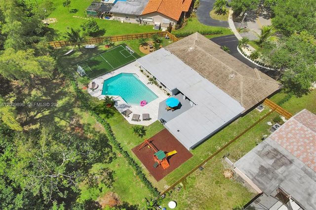 1960 SW 51st Terrace, Plantation, FL 33317
