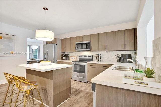 1960 SW 51st Terrace, Plantation, FL 33317