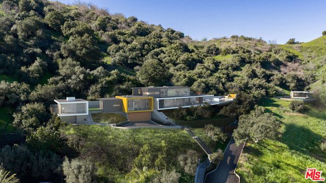 12340 Viewcrest Road, Studio City, CA 91604