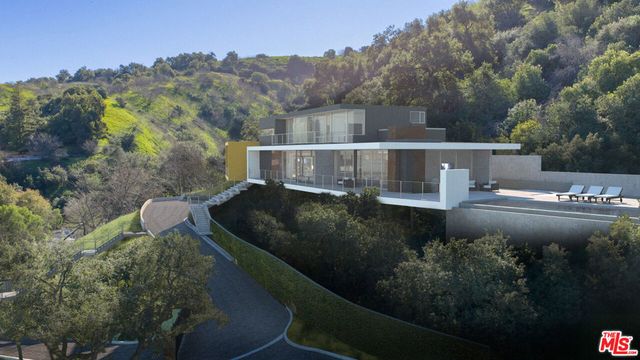 12340 Viewcrest Road, Studio City, CA 91604