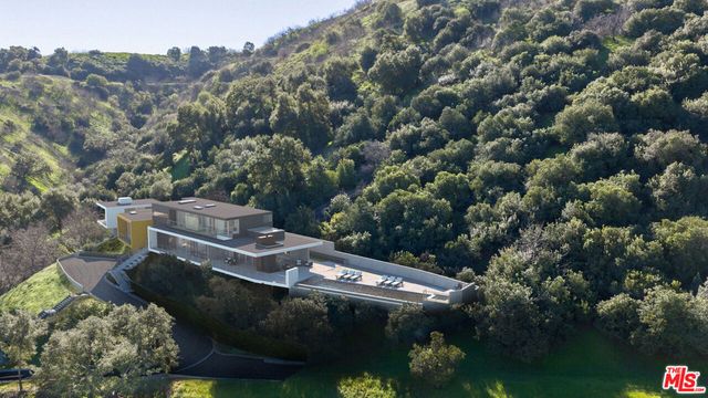 12340 Viewcrest Road, Studio City, CA 91604