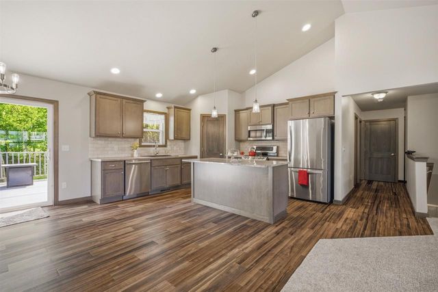 107 BROOKWOOD DRIVE, Hortonville, WI 54944