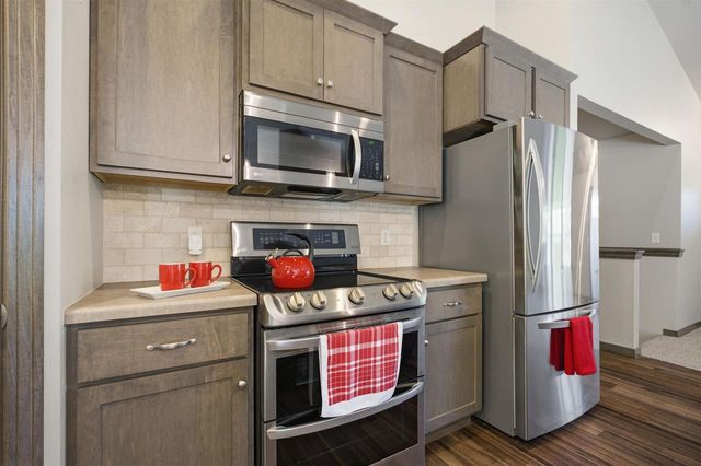 107 BROOKWOOD DRIVE, Hortonville, WI 54944