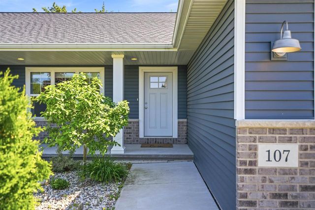 107 BROOKWOOD DRIVE, Hortonville, WI 54944
