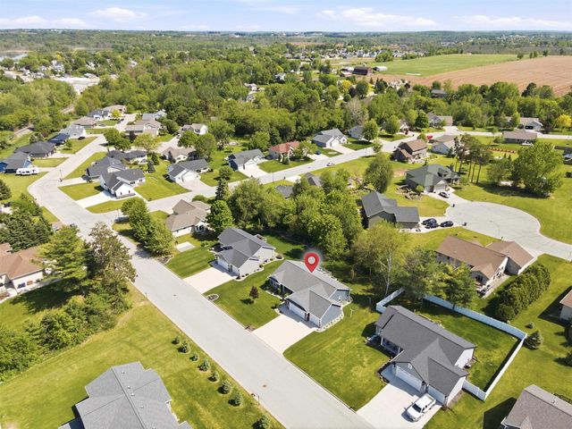 107 BROOKWOOD DRIVE, Hortonville, WI 54944