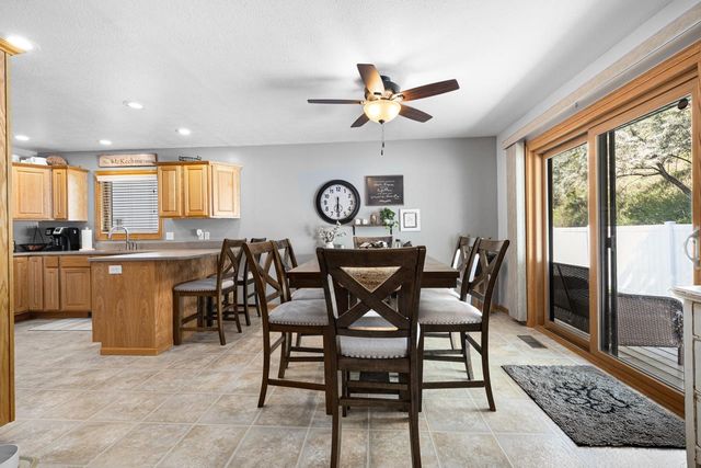 1424 Golden Valley Ln, Minot, ND 58703