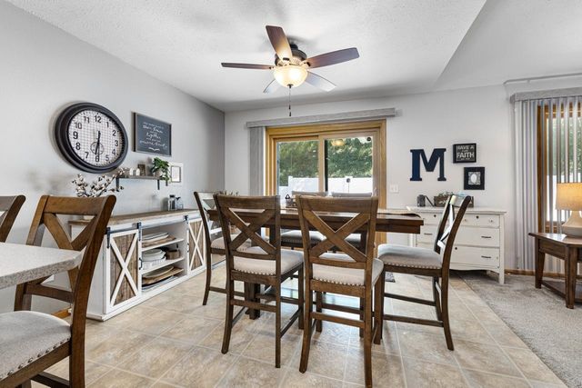 1424 Golden Valley Ln, Minot, ND 58703
