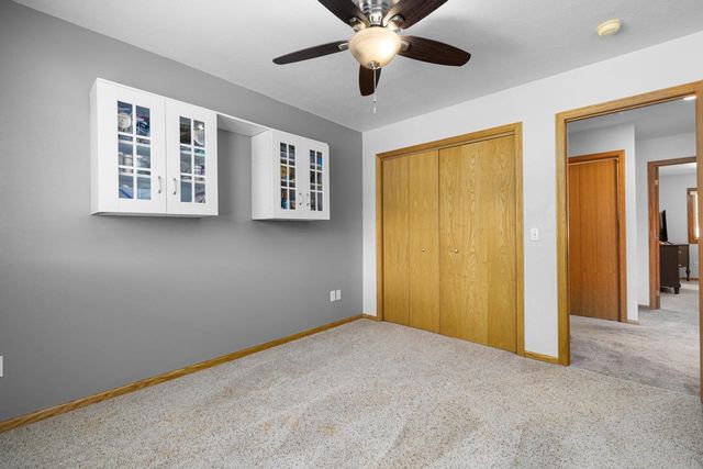 1424 Golden Valley Ln, Minot, ND 58703