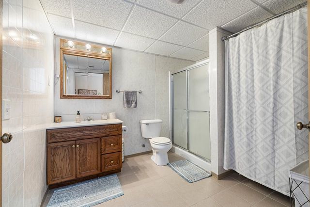 1424 Golden Valley Ln, Minot, ND 58703