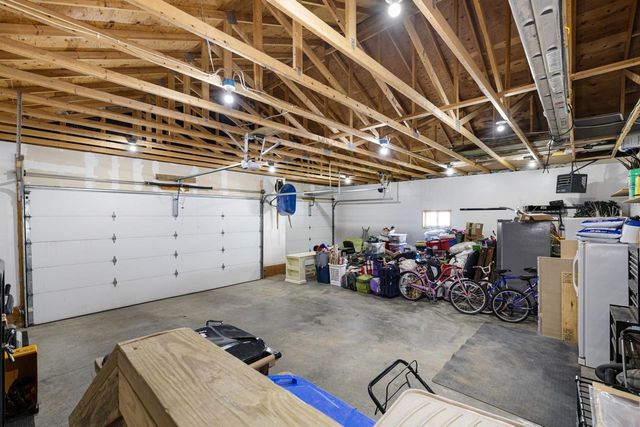 1424 Golden Valley Ln, Minot, ND 58703
