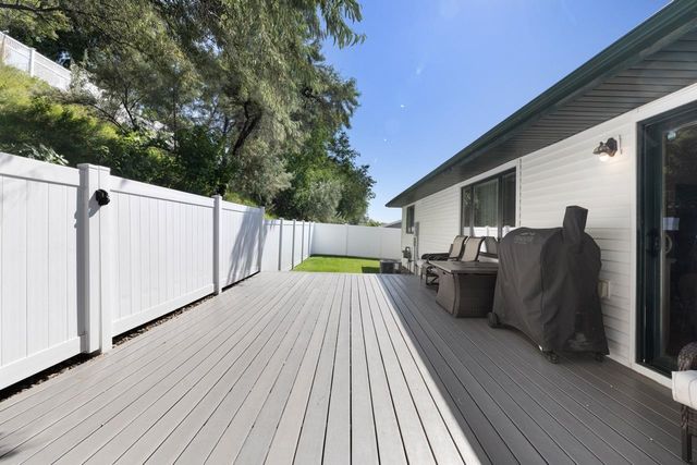 1424 Golden Valley Ln, Minot, ND 58703