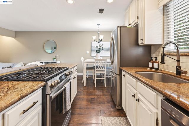 8185 Arroyo Dr 4, Pleasanton, CA 94588