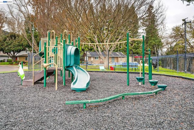 8185 Arroyo Dr 4, Pleasanton, CA 94588