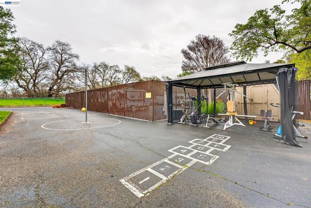 8185 Arroyo Dr 4, Pleasanton, CA 94588