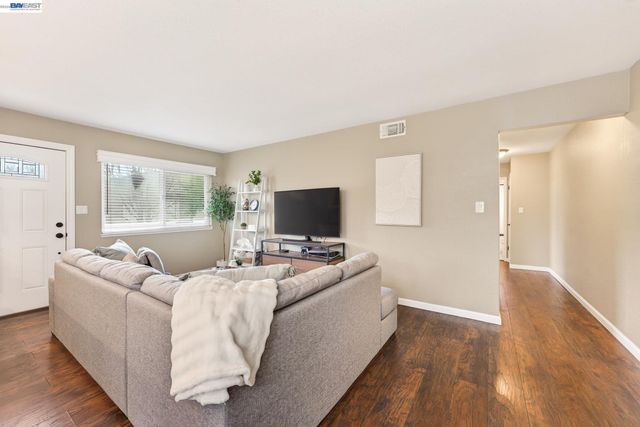 8185 Arroyo Dr 4, Pleasanton, CA 94588