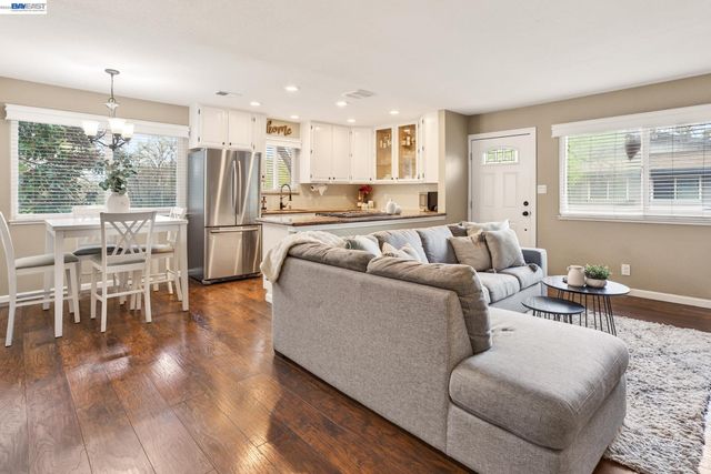 8185 Arroyo Dr 4, Pleasanton, CA 94588