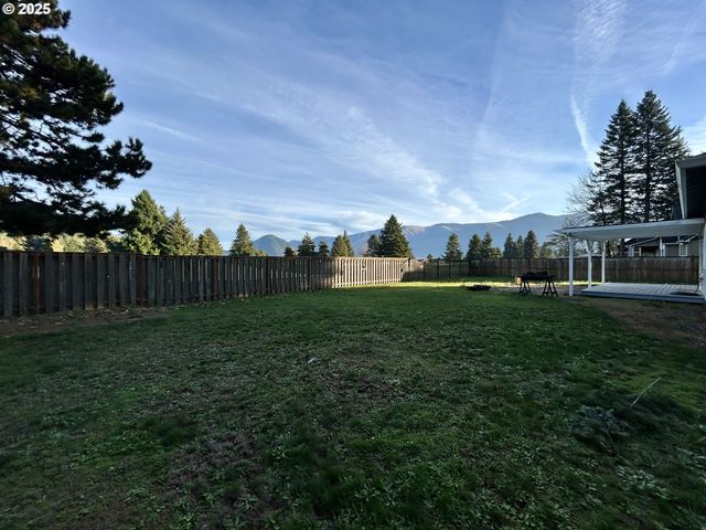 722 SMITH BECKON Rd, Carson, WA 98610