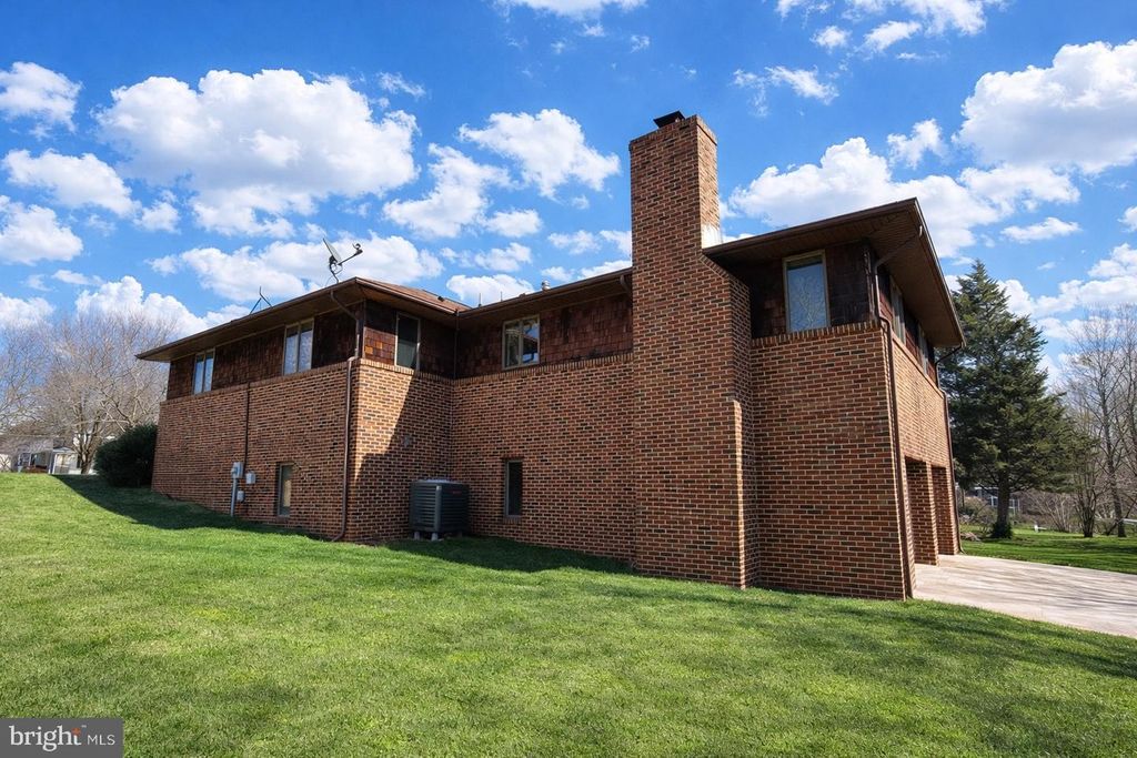 Image 3 of property listing at 47843 YAOCOMICO LN, Lexington Park, MD 20653
