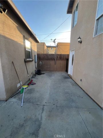123 W 66th, Los Angeles, CA 90003