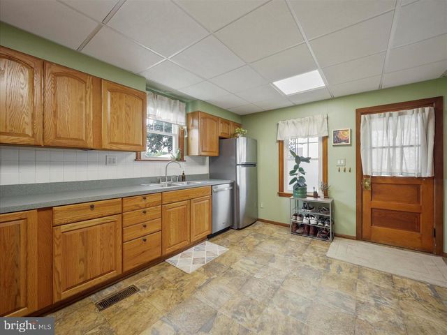 18 BARNETT AVENUE, Waynesboro, PA 17268