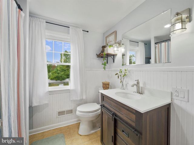 18 BARNETT AVENUE, Waynesboro, PA 17268