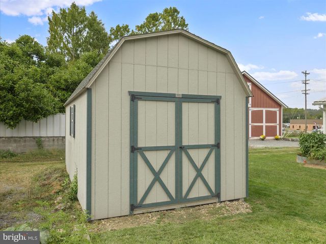 18 BARNETT AVENUE, Waynesboro, PA 17268