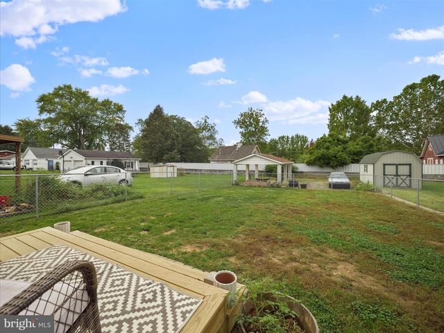 18 BARNETT AVENUE, Waynesboro, PA 17268