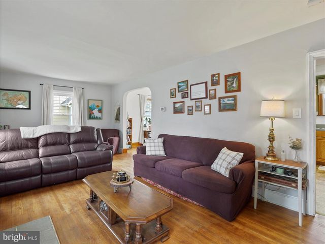 18 BARNETT AVENUE, Waynesboro, PA 17268
