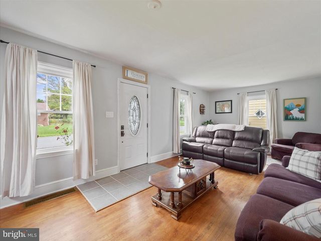 18 BARNETT AVENUE, Waynesboro, PA 17268