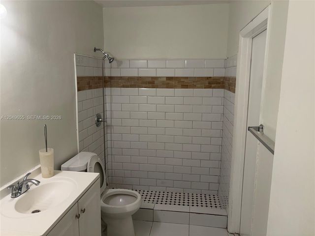 5853 Mckinley Street 3, Hollywood, FL 33021