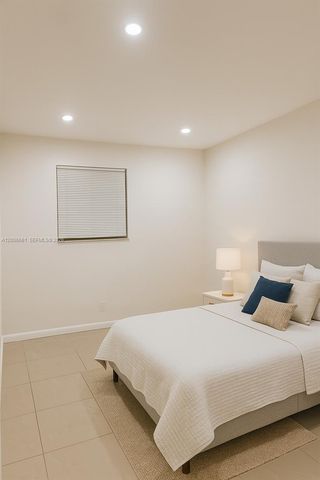 1046 Foster Rd 0, Hallandale Beach, FL 33009