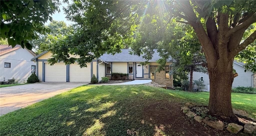 6925 Long Avenue, Shawnee, KS 66216