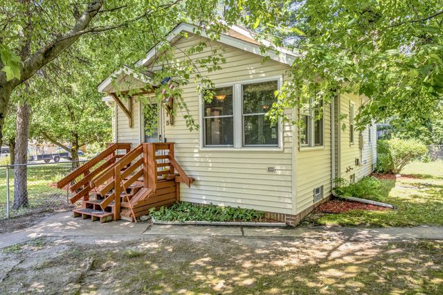 615 12th Avenue NW, New Brighton, MN 55112