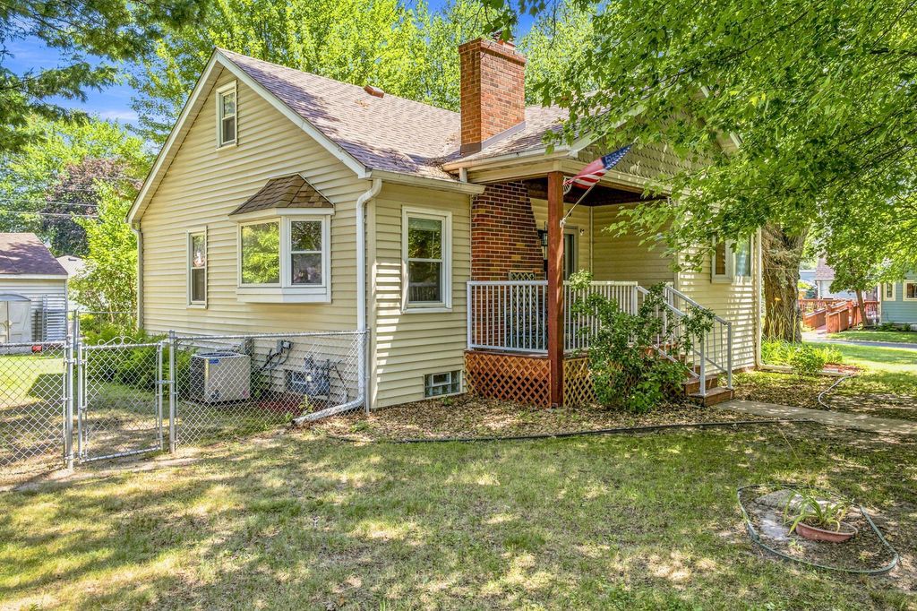 615 12th Avenue NW, New Brighton, MN 55112