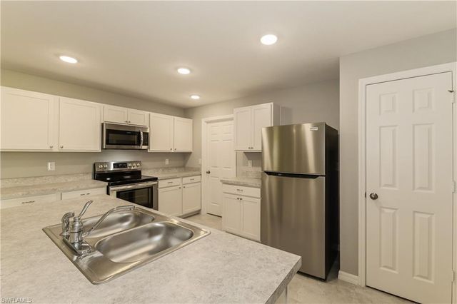 2916 42nd ST SW, Lehigh Acres, FL 33976