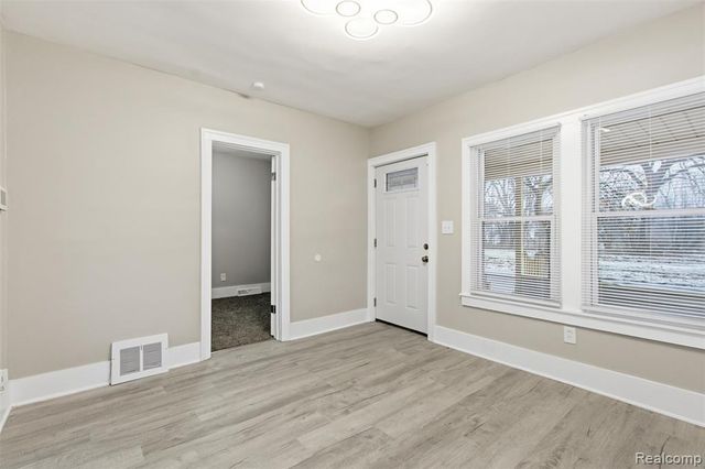 6433 Globe Street, Detroit, MI 48238