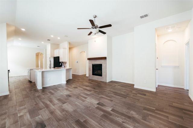 816 Black Hawk Dr, Princeton, TX 75407