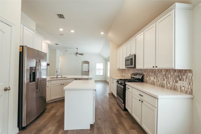 816 Black Hawk Dr, Princeton, TX 75407